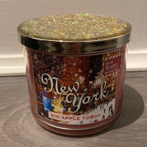 Bath & Body Works 3-wick New York Big Apple Toddy Candle